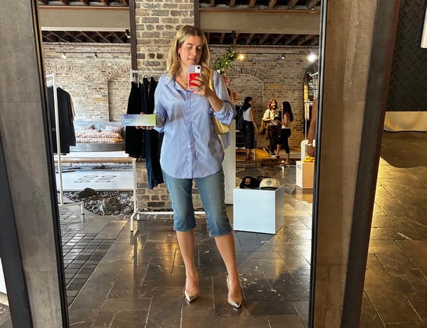 woman wearing capris and heels 