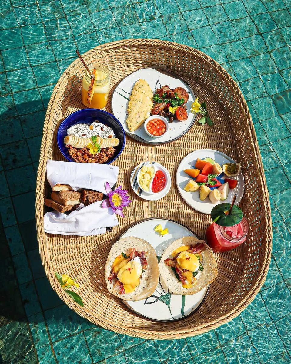 A floating breakfast on the pool in Sri Lanka Balapitiya.