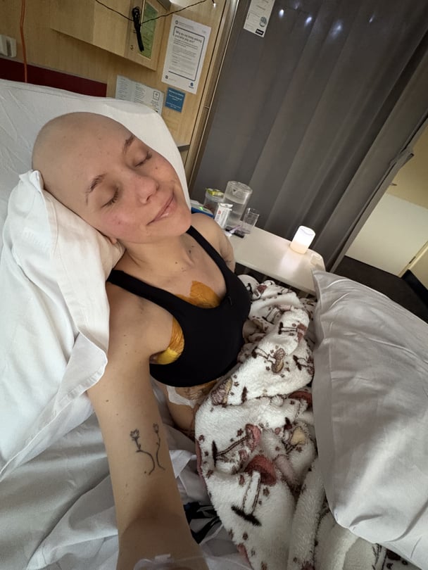 Dakota lying down in hospital bed.