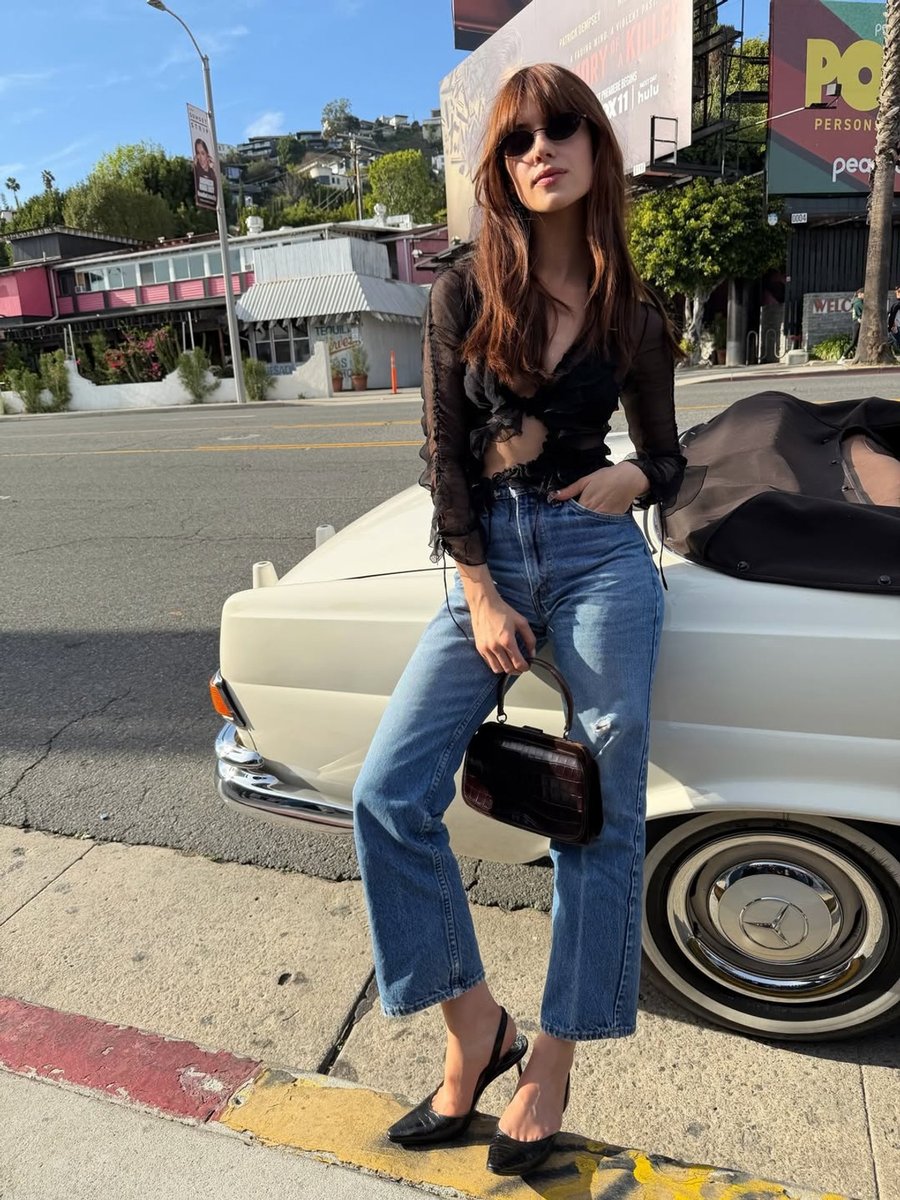 Daisy Edgar Jones wears straight leg blue jeans, styled by Dani Michelle