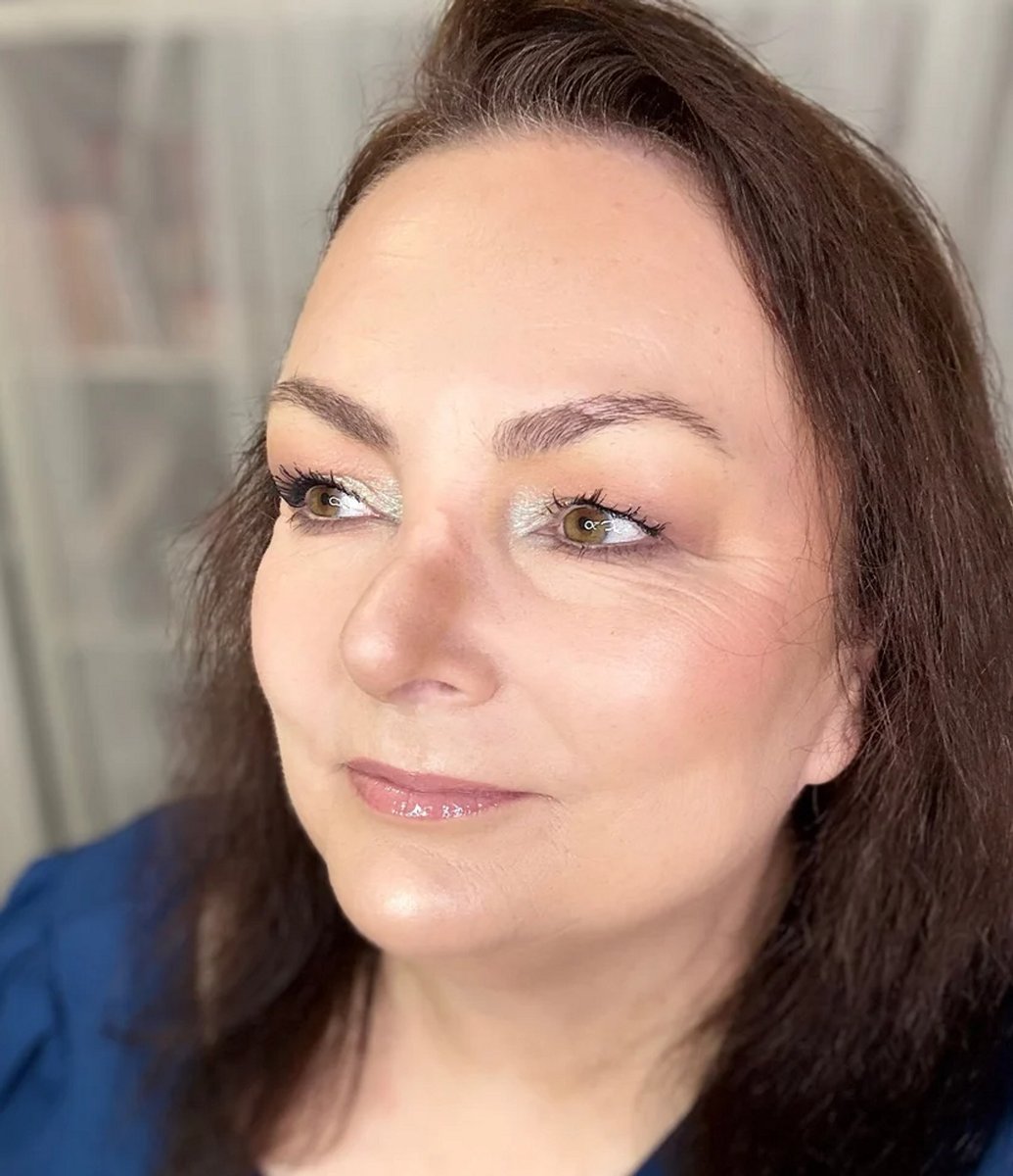 woman wearing DIOR foundation.