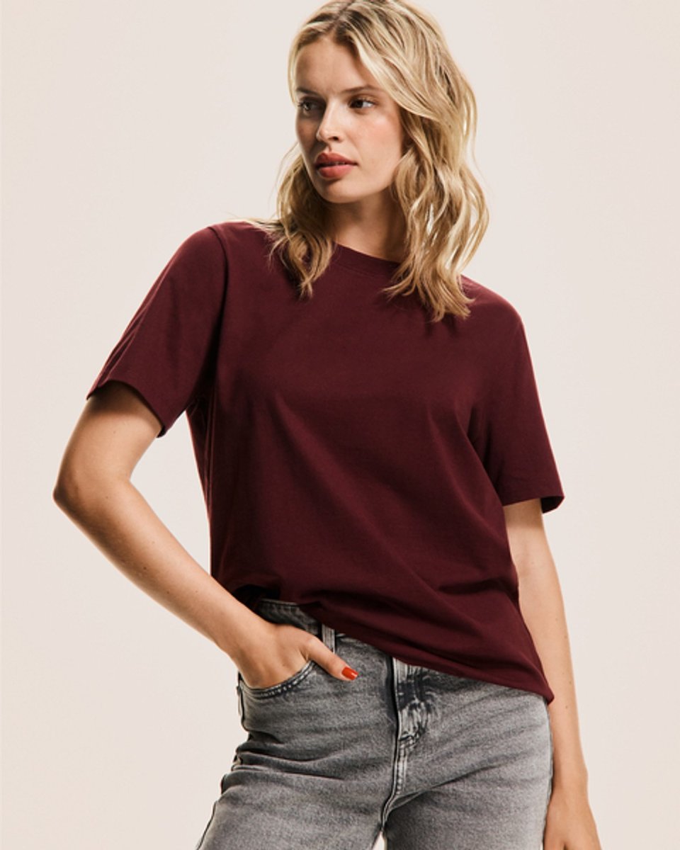 woman wearing crew neckline t-shirt from Target