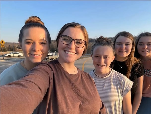 The four youngest Duggar sisters and Joy.