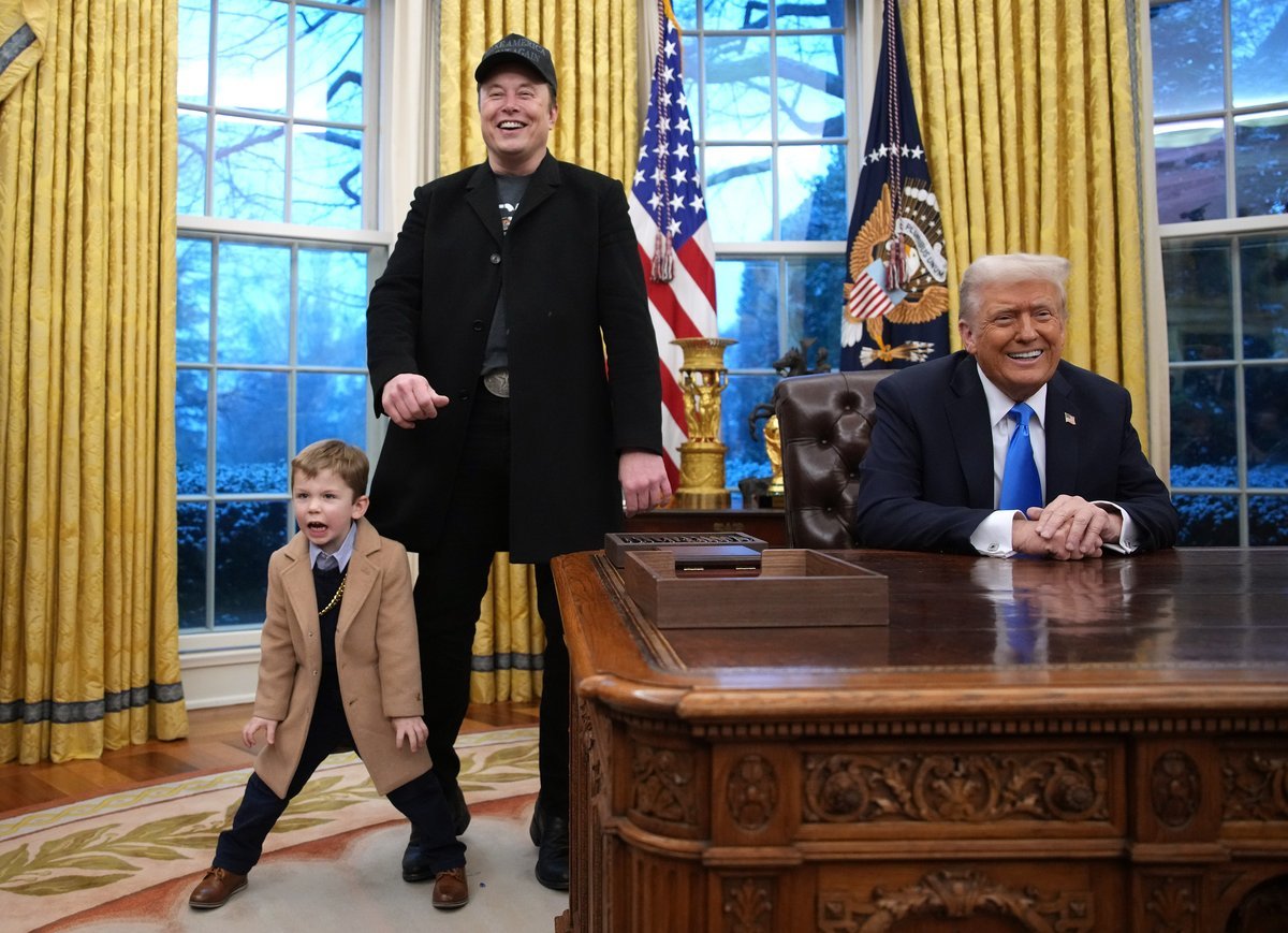 X Æ A-Xii with his dad Elon Musk and Donald Trump. 