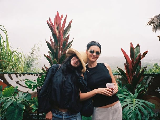 Kendall Jenner wears a zigzag headband alongisde sister Kylie.