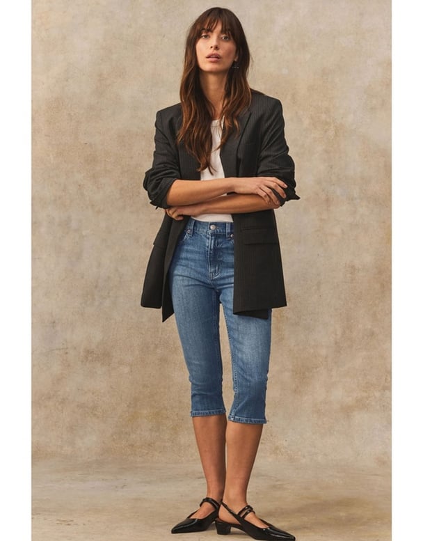 woman wearing denim fabric capri