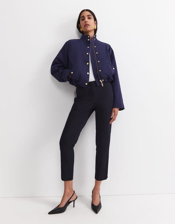 woman wearing straight leg shape capri