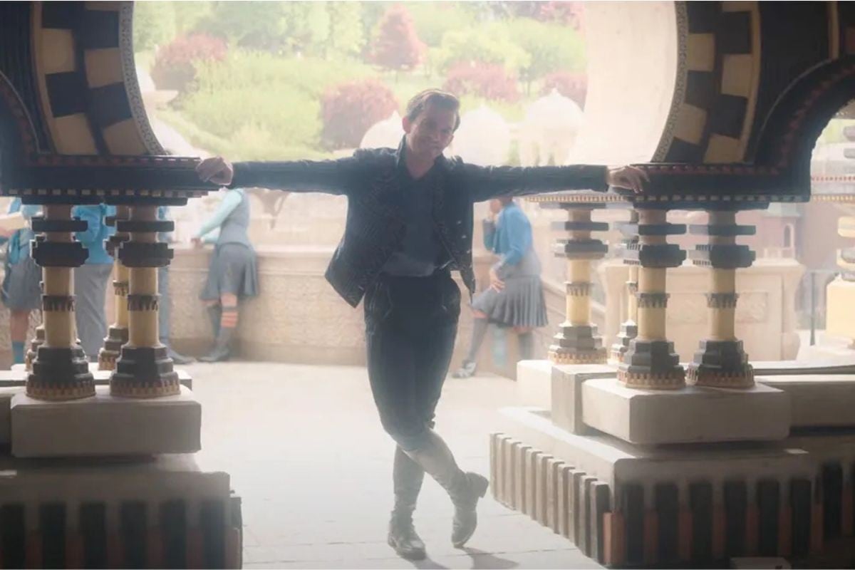 Easter eggs and references to Wizard of Oz in Wicked movie. 