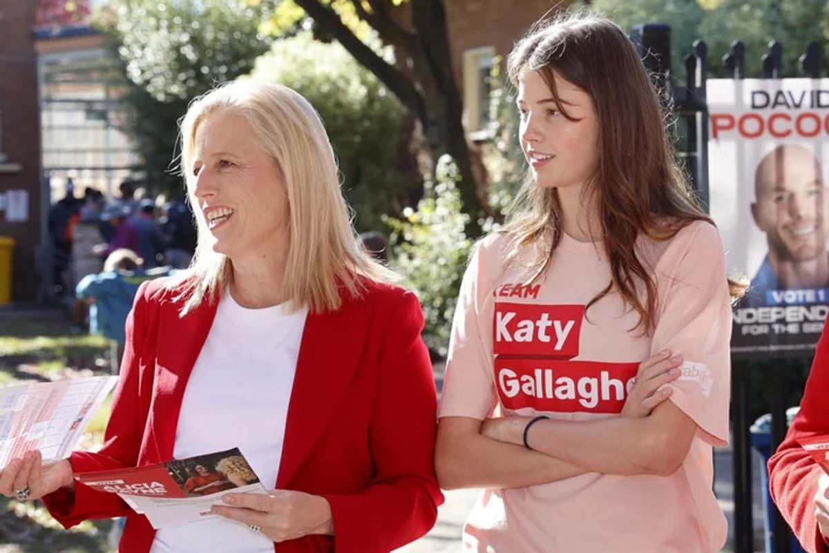 Minister Katy Gallagher and her daughter Evie greet voters at the 2025 federal election.