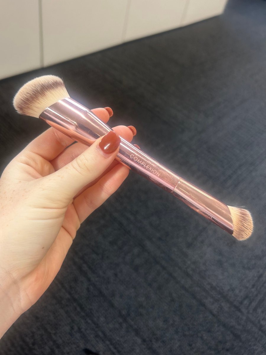 Double sided rose-gold makeup brush.