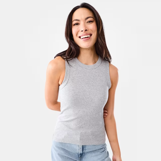 woman wearing grey marle grey sleeveless tank top
