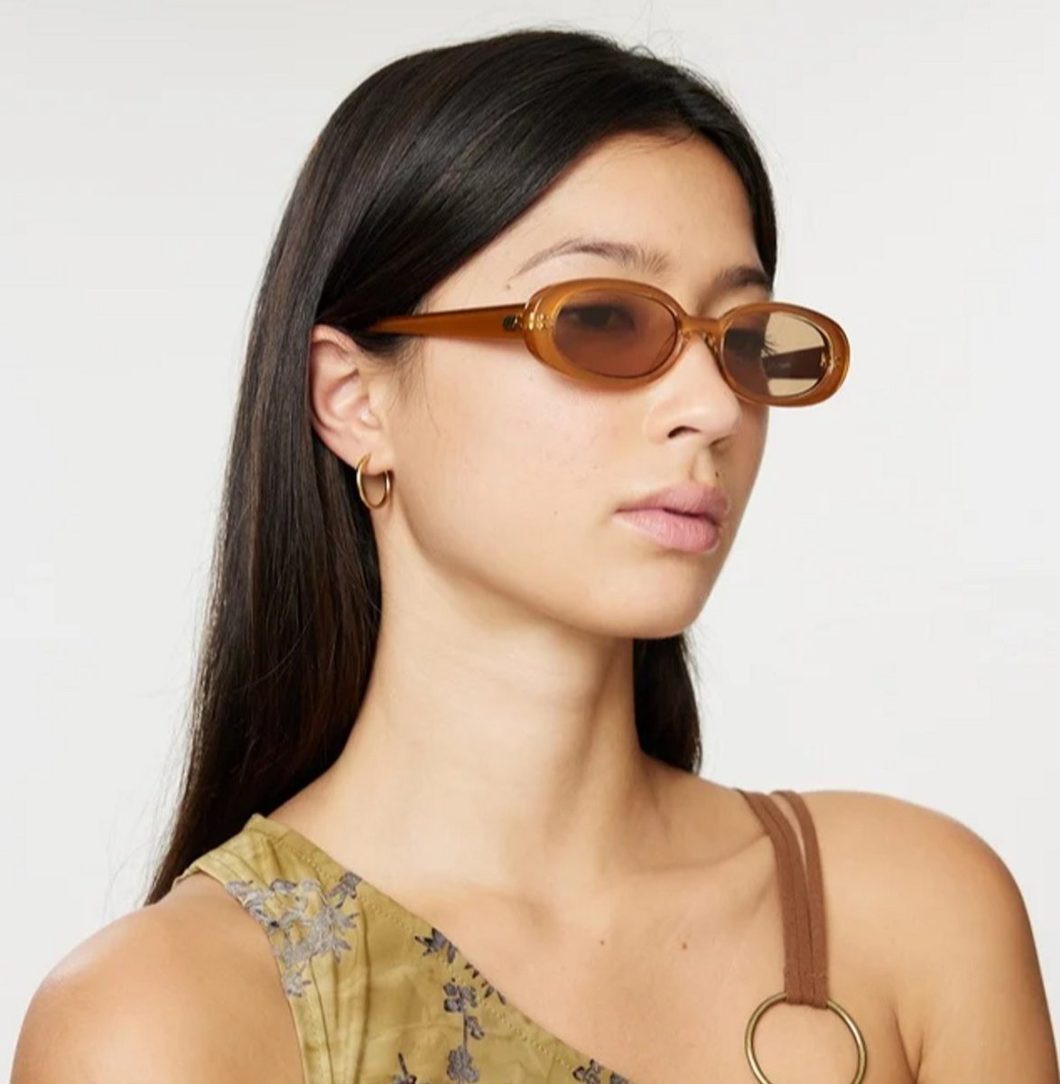 woman wearing le specs sunglasses