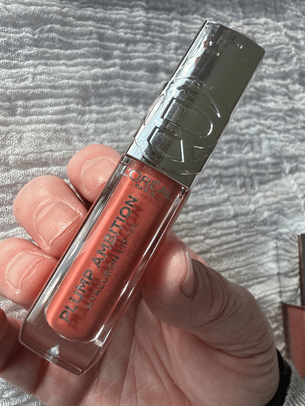 L'Oreal Paris Plump Ambition Lip Oil in coral shade.