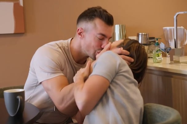 Stella and Filip kissing.