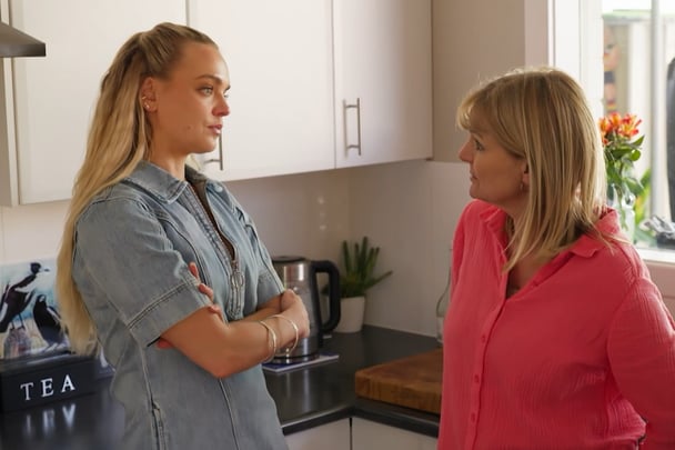 Alissa chats to her mum in the kitchen.