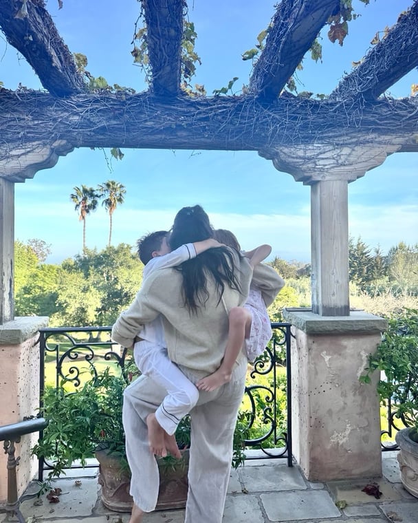 meghan-markle-wearing-white-in-garden-with-kids-archie-lilibet