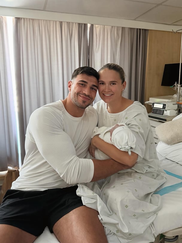 molly-mae-tommy-fury-hospital-baby-son