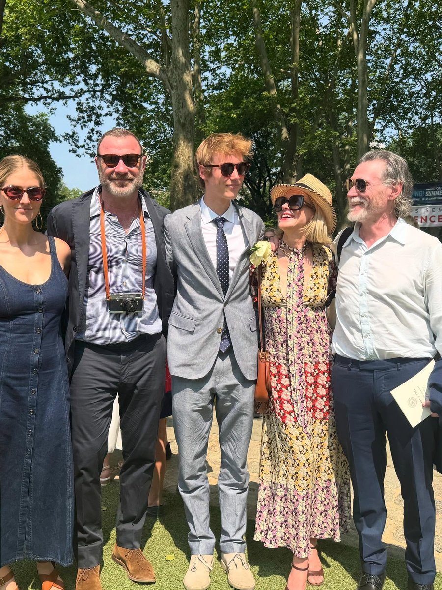 naomi-watts-liev-schreiber-taylor-neisen-billy-crudup-son-sasha-high-school-graduation