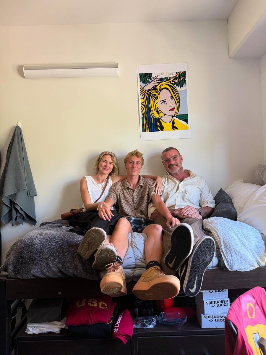 naomi-watts-liev-schreiber-son-sasha-college-dorm