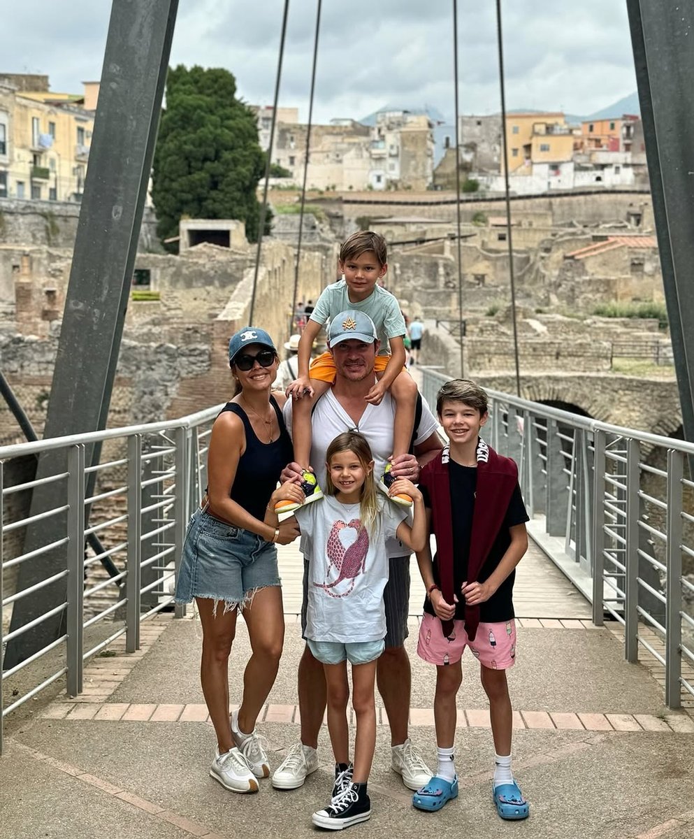 Nick and Vanessa Lachey with their children. 