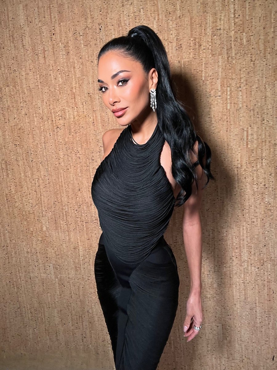 nicole-scherzinger-black-dress-silver-earrings