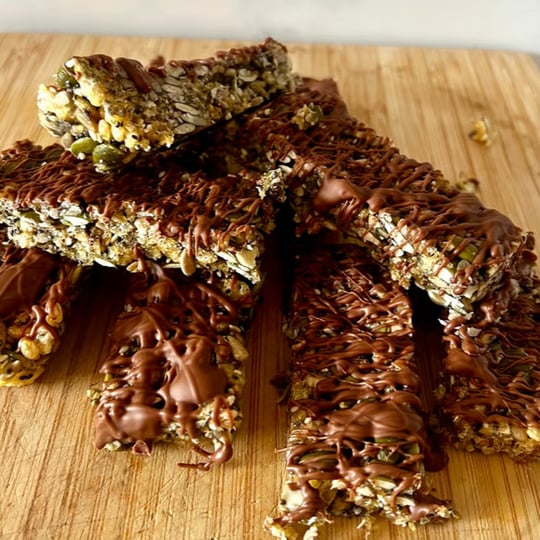 These healthy muesli bars take 10 minutes and zero baking.