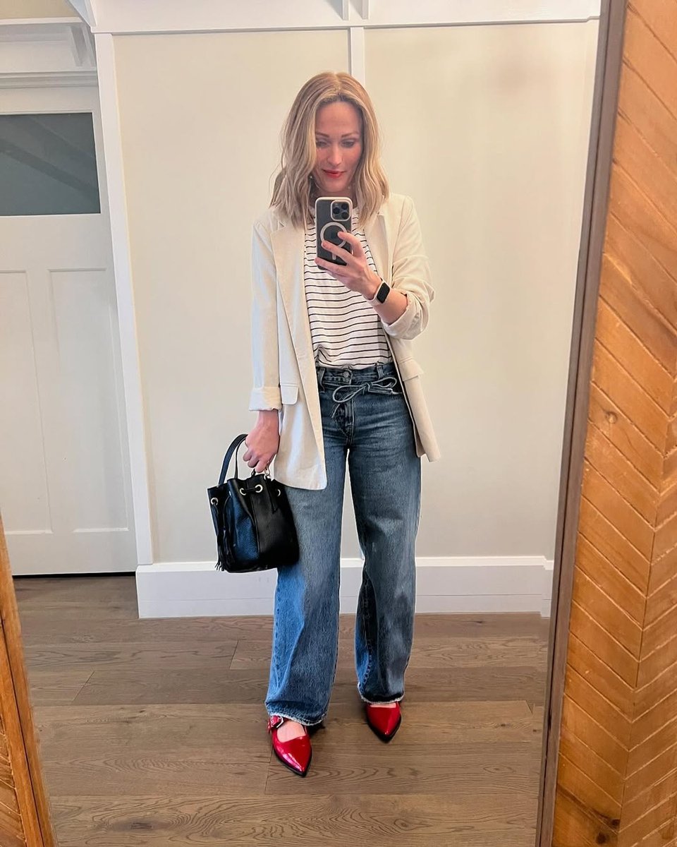 Author Sally Hepworth smiles in a mirror selfie.
