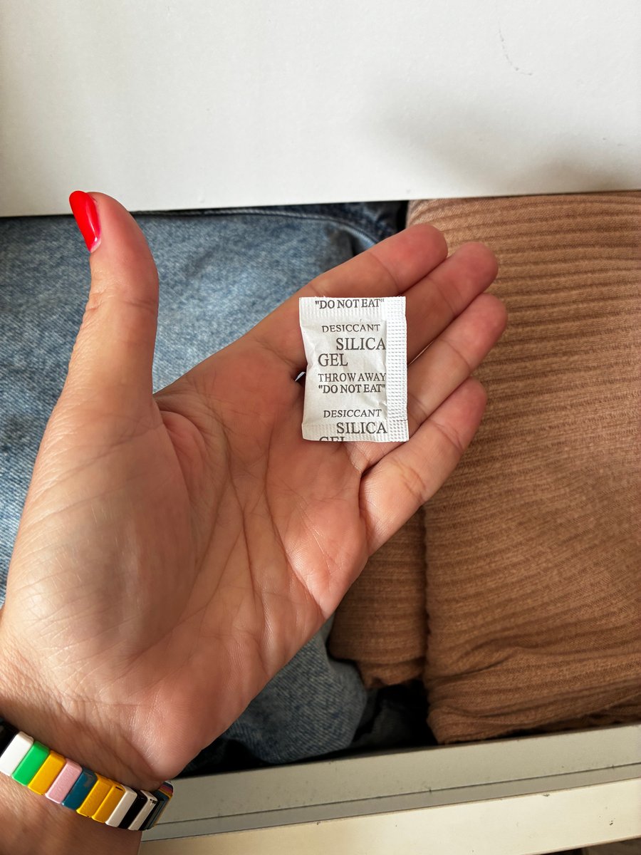 Silica gel packet 