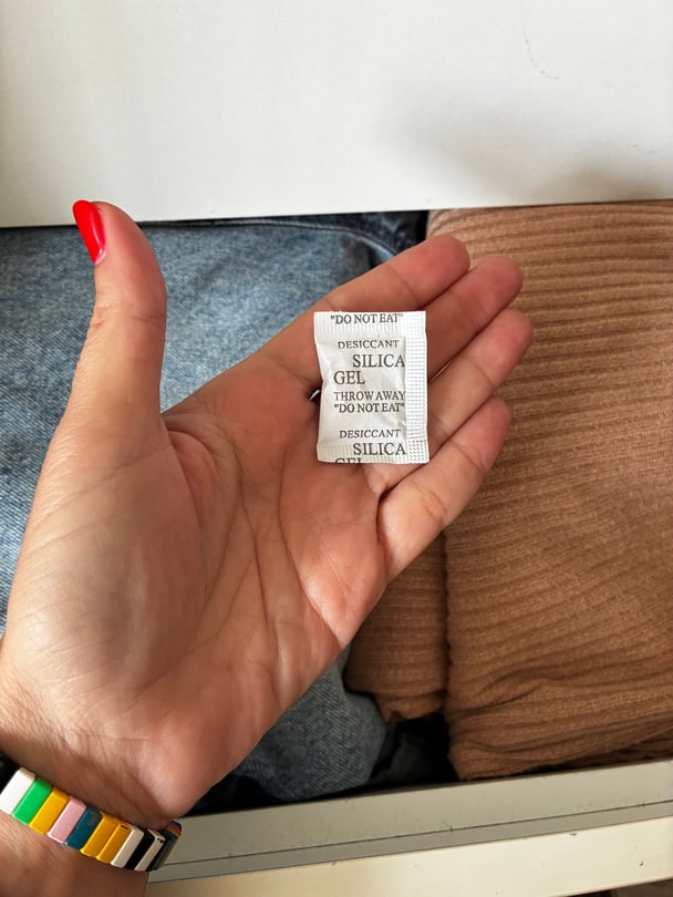 Silica gel packet