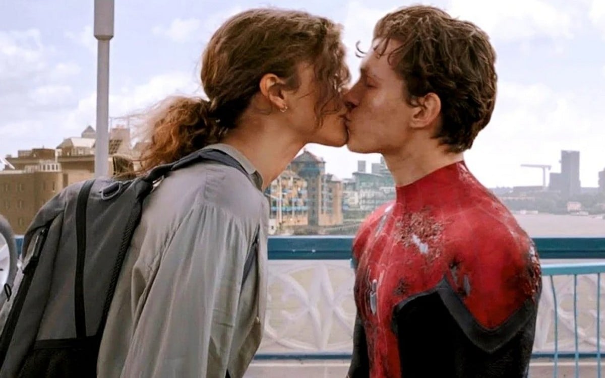 Zendaya and Tom Holland kissing in a scene in Spider-Man.