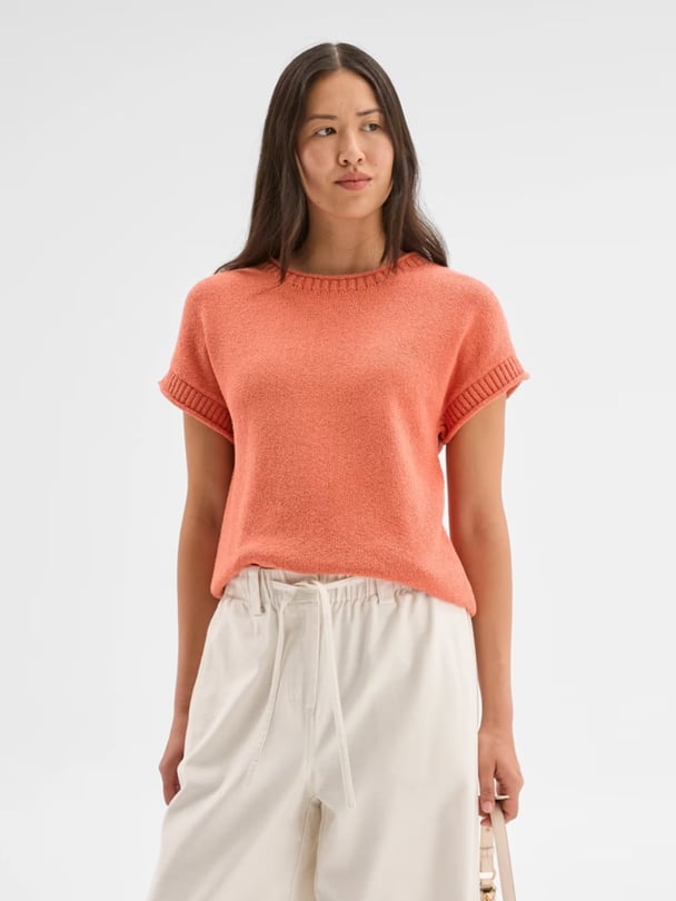 Salmon coloured t-shirt knit.