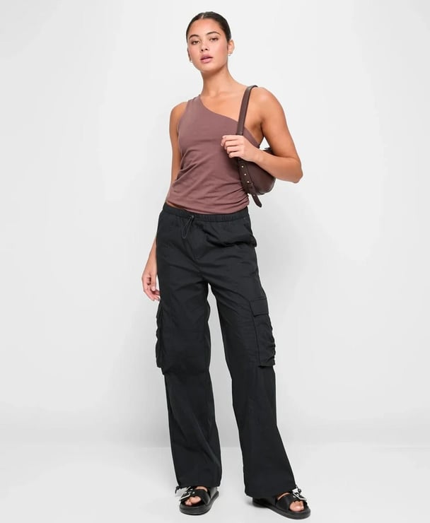 woman wearing black cargo pants