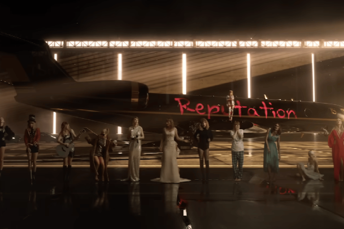 Taylor Swift spray paints 'reputation' over the TS6 plane in Look What You Made Me Do (LWYMMD) video clip.