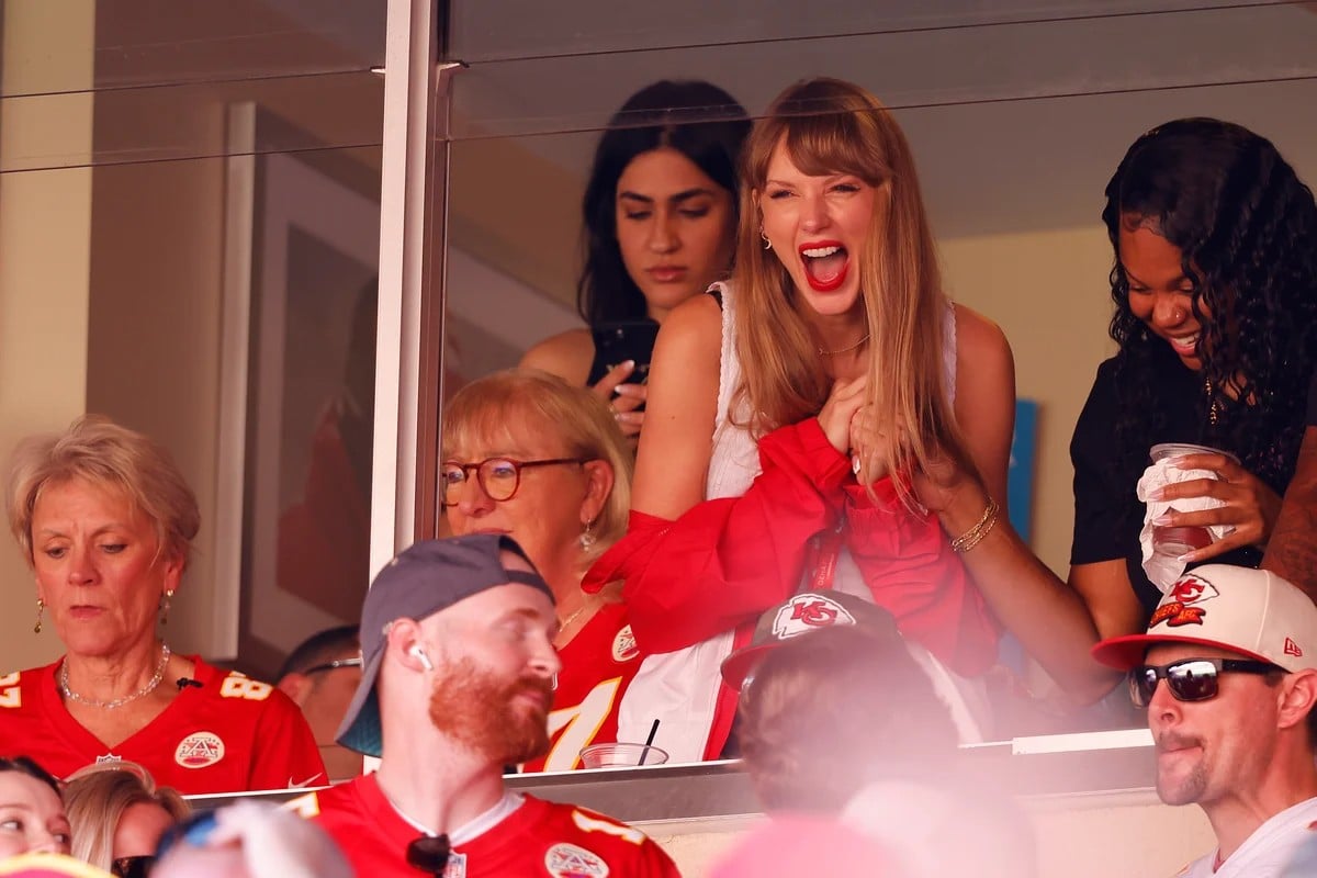 Taylor Swift attends her first Chiefs game to support Travis Kelce.