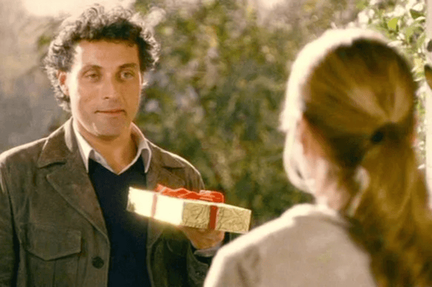 Jasper hands Iris her Christmas present in The Holiday movie.