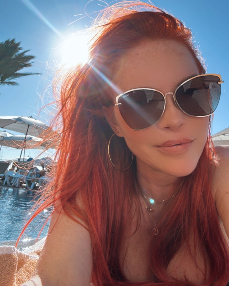 carmit-bachar-seflie-water-red-hair-sunglasses