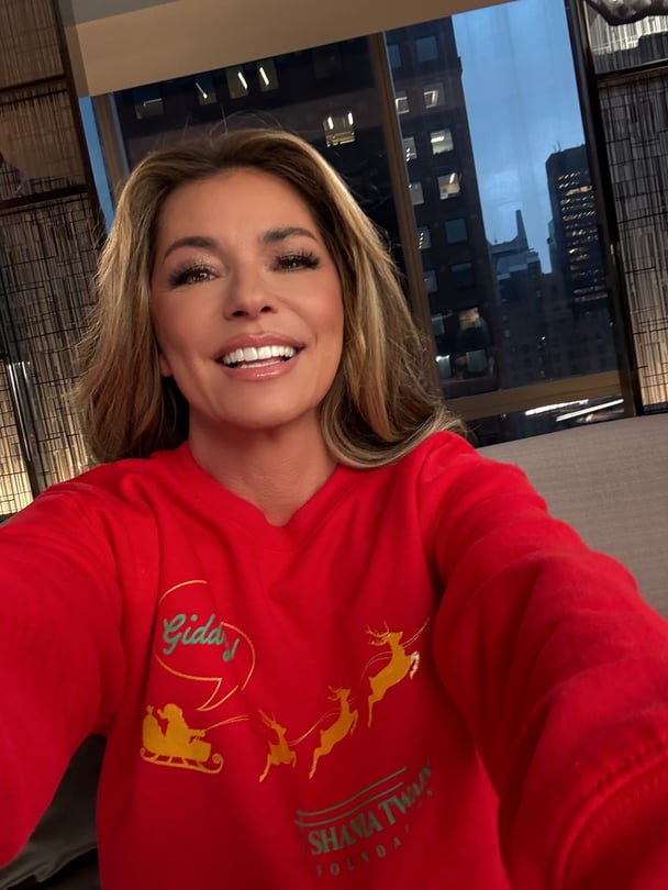 shania-twain-red-christmas-jumper