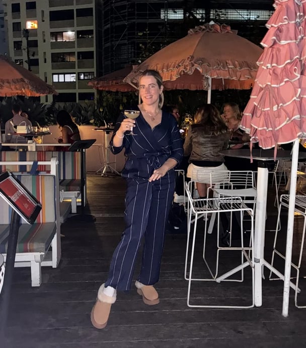 woman wearing ugg boots at a bar