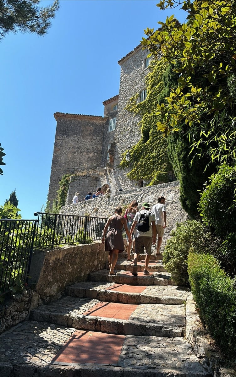 Climbing the stairs to Èze.