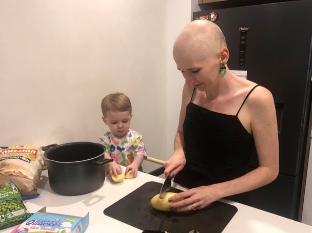 rhiannon-lennox-cooking-in-kitchen